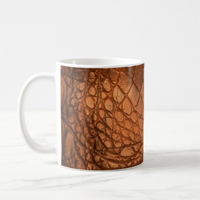 Mug Cuir Brown avec un motif sous forme d'écailles (Gauche)