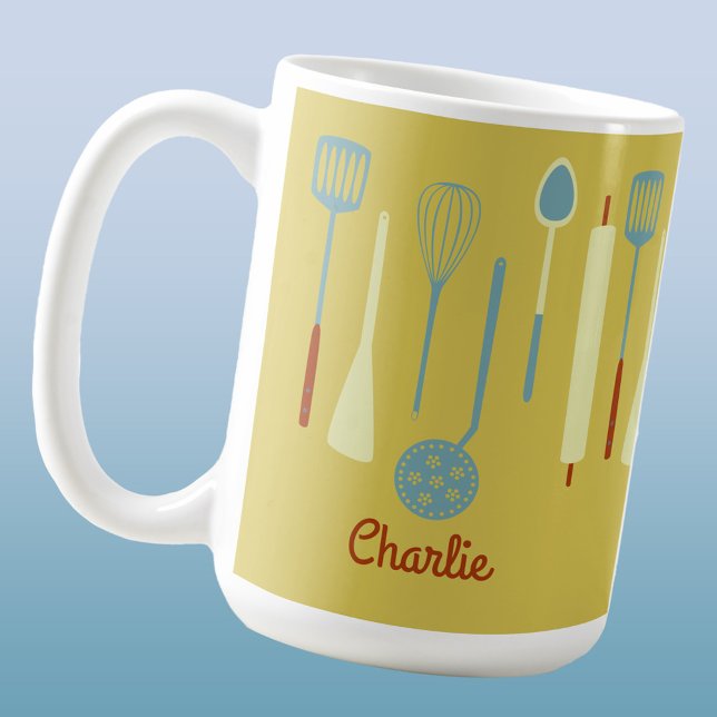 Mug Cuisine rétro personnalisée (Retro kitchen utensils personalized name yellow mug)