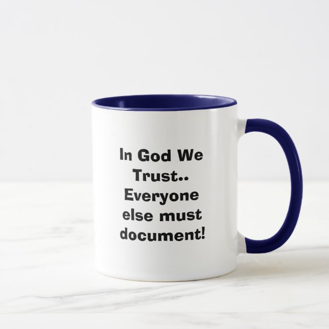 Mug Dans Dieu nous faisons confiance. Chacun autrement (Droite)