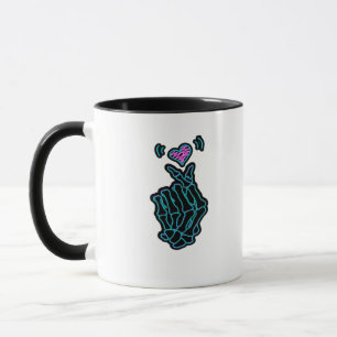 Mug De Belles Mains De Squelette Avec Un Signal Coeur