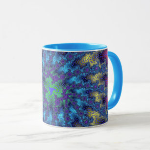 Mug de café éclaté à l'aide d'une mousse rose 