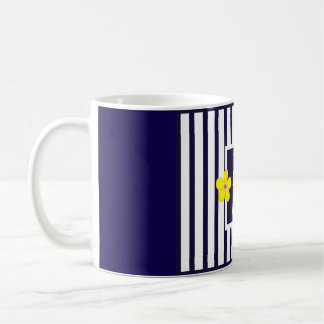 Mug de café jaune brillant rayé de la marine