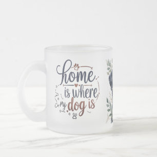 Mug de citation de chien givré - Chez moi, c'est l