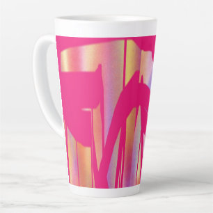 Mug de latte d'art rose chaud