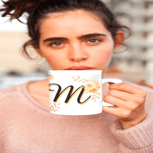 Mug de monogramme floral - Élégante lettre M-writ  (Créateur téléchargé)