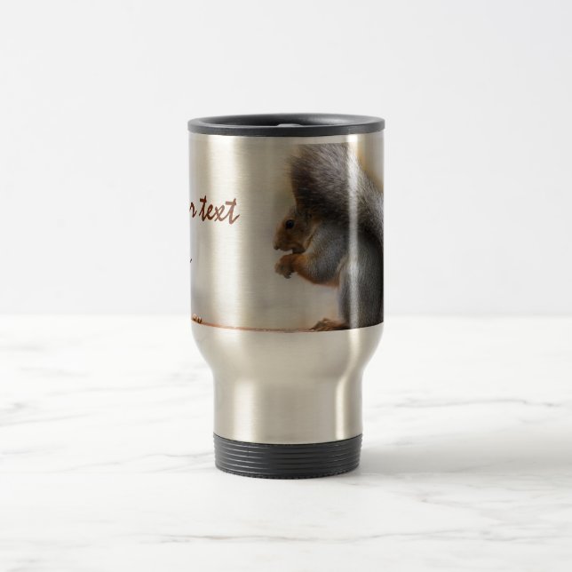 Mug De Voyage Écureuil sur un banc et quelques noix (Centre)