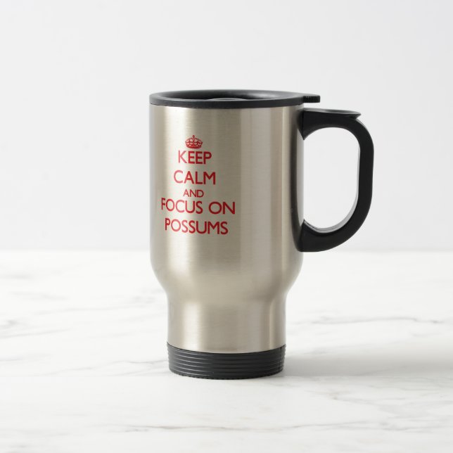 Mug De Voyage Gardez le calme et le foyer sur des opossums (Droit)