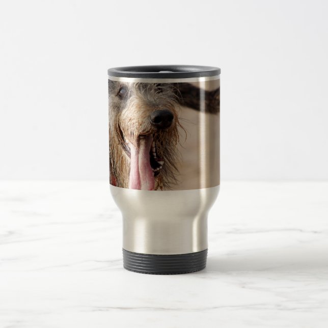 Mug De Voyage Heureux chien sur une plage (Centre)