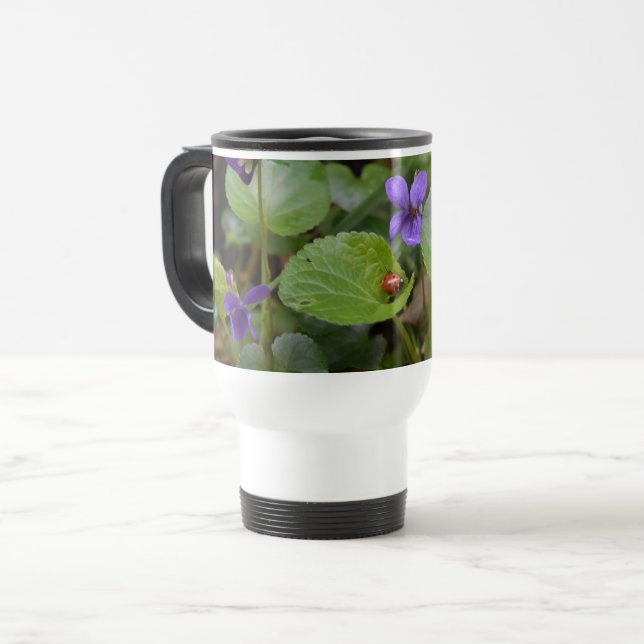 Mug De Voyage Ladybug sur les fleurs de violet doux (Devant gauche)