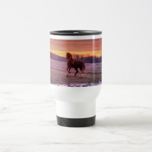 Mug De Voyage Maison courante d'étalon au coucher du soleil sur
