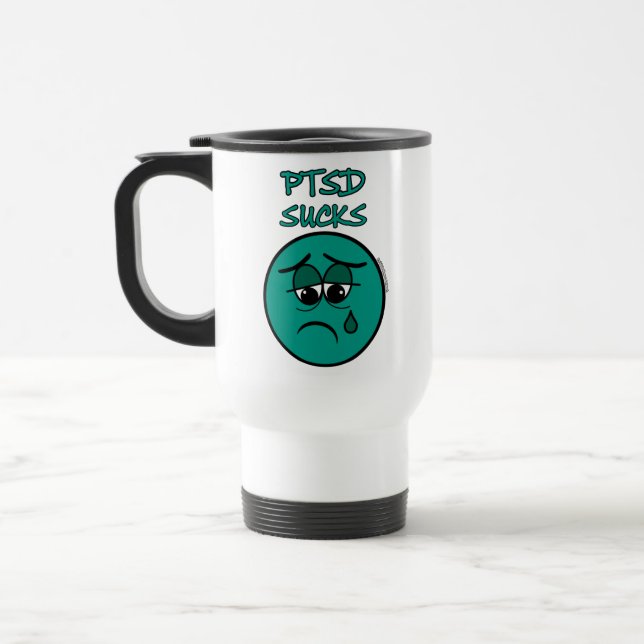 MUG DE VOYAGE SUCKS...PTSD (Gauche)