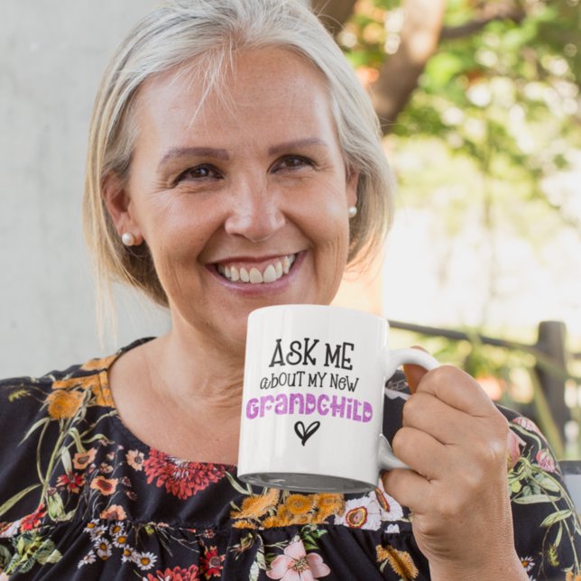 Mug Demander-Moi Mon Nouveau Petit-Enfant Initial Rose (Créateur téléchargé)