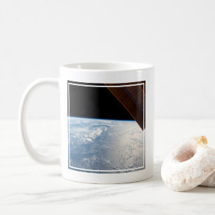 Mug Des Poutres De Soleil Au Bord Des Eaux De L'Océan 