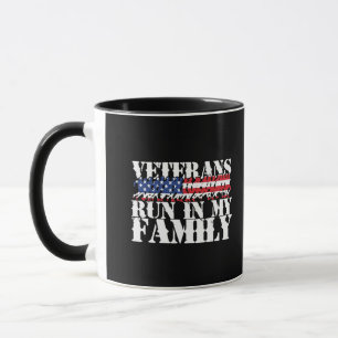 Mug Des vétérans militaires courent dans ma famille -