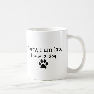 Mug Désolé d'être en retard, j'ai vu un chien