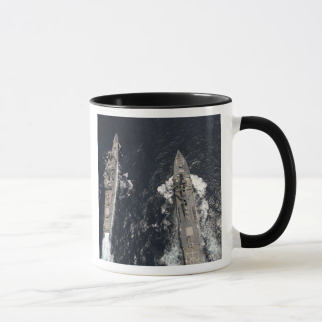 Mug destroyer de missiles guidés USS Gridley (Droite)