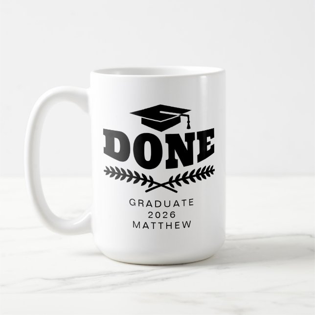 Mug Diplômé en typographie noire personnalisée 2021 Mu (Gauche)