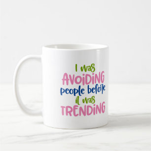Mug Distances sociales Évitez les gens avant était ten