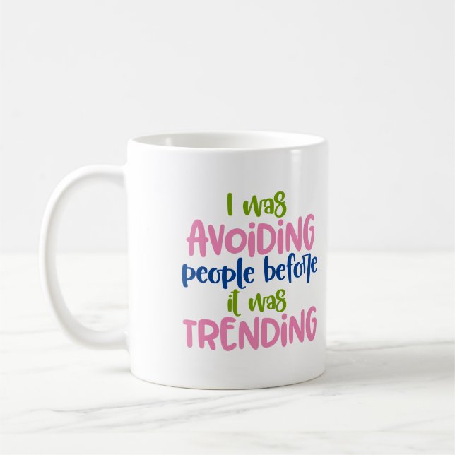 Mug Distances sociales Évitez les gens avant était ten (Gauche)