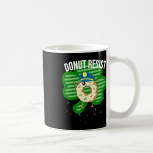 Mug Donut résiste à l'amusant officier de police irlan