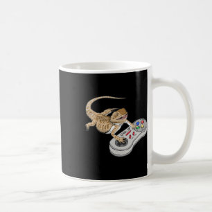 Mug Dragon barbu jouant à un jeu vidéo Reptiles Pagona