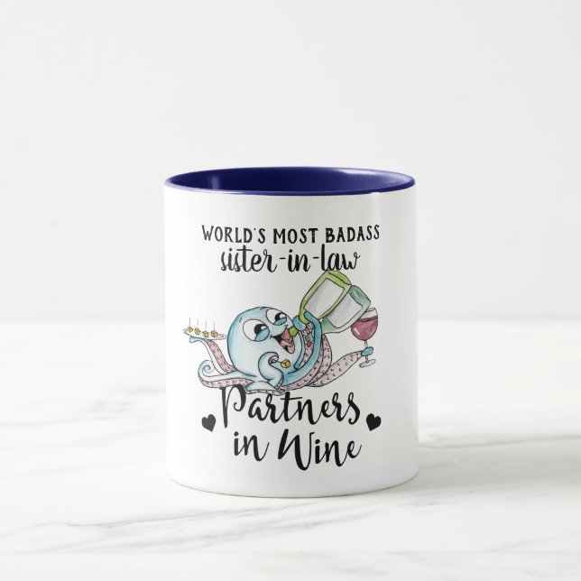 Mug Drôle BADASS Soeur En Droit Partenaires Dans Le Vi (Centre)