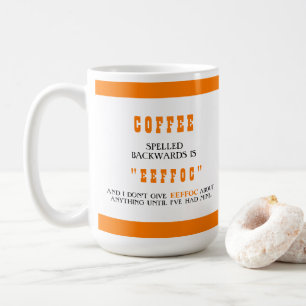 Mug Drôle café épelé vers l'arrière est Eeffoc Orange