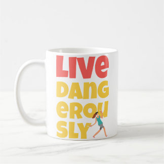 Mug Drôle de course avec des ciseaux, vivez dangereuse