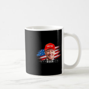 Mug Drôle Joe Biden portant le Casquette Trump