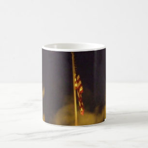 Mug du drapeau américain dans la nuit
