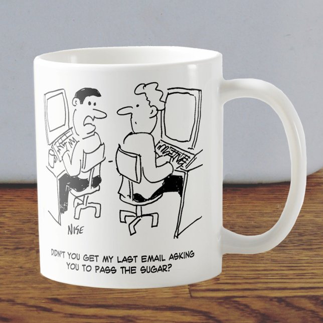 Mug E-mails de l'opérateur informatique demandant du s (Créateur téléchargé)