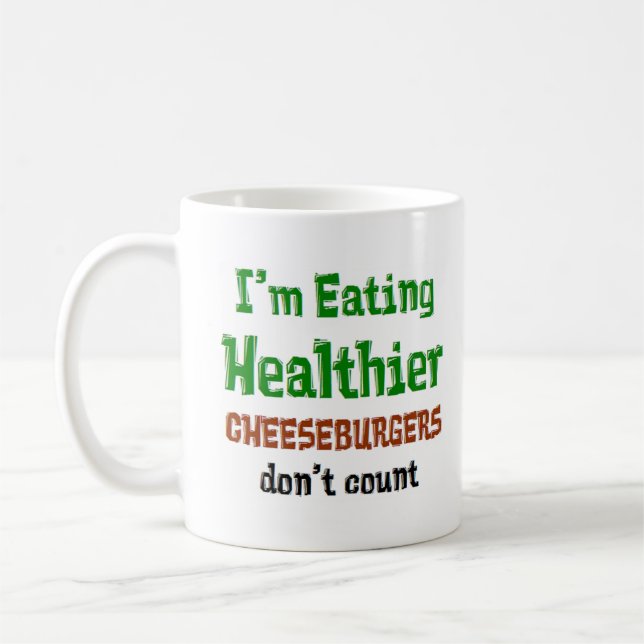 Mug eating healthy cheeseburger (Gauche)