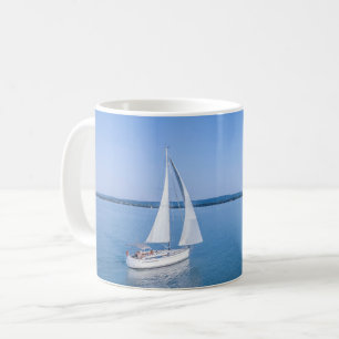 Mug Eau Yacht au lac Balaton en Hongrie