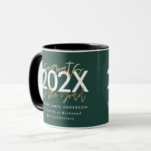 Mug écriture moderne verte et or design graduation