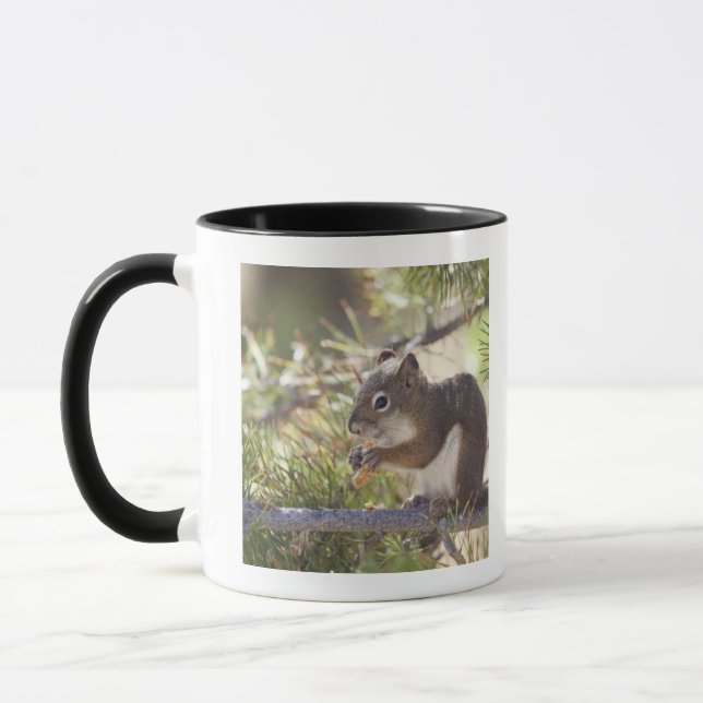 Mug Écureuil mangeant un cône 2 de pin (Gauche)
