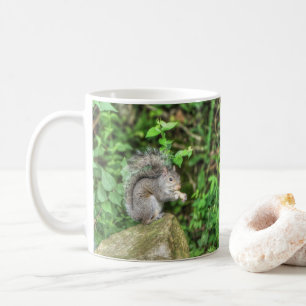 Mug Écureuil mangeant une arachide