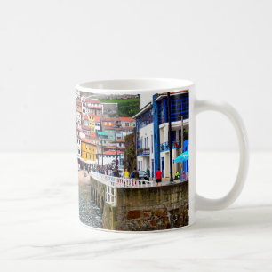 Mug effiloche de Cudillero dans Asturies, l'Espagne
