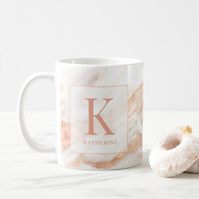 Mug Élégant Rose de cuivre or huile marbre Monogramme (Avec donut)