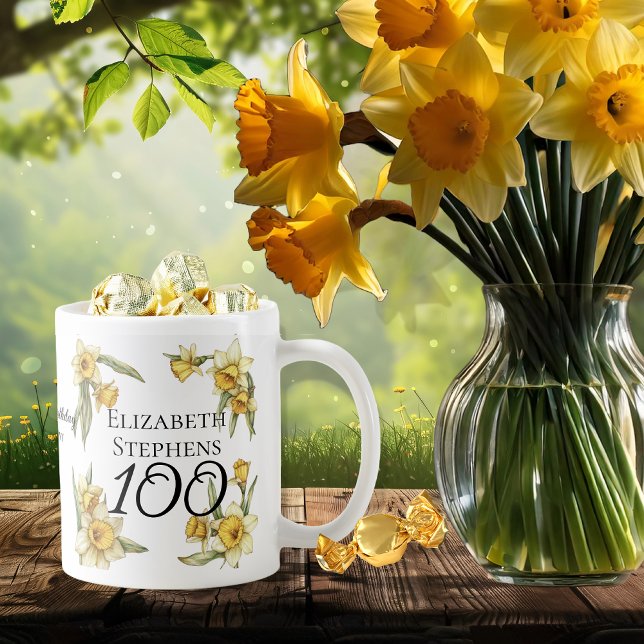 Mug Élégante jonquille jaune Floral 100e anniversaire (Elegant Yellow Daffodils Floral "100" 100th Birthday Keepsake Coffee Mug)
