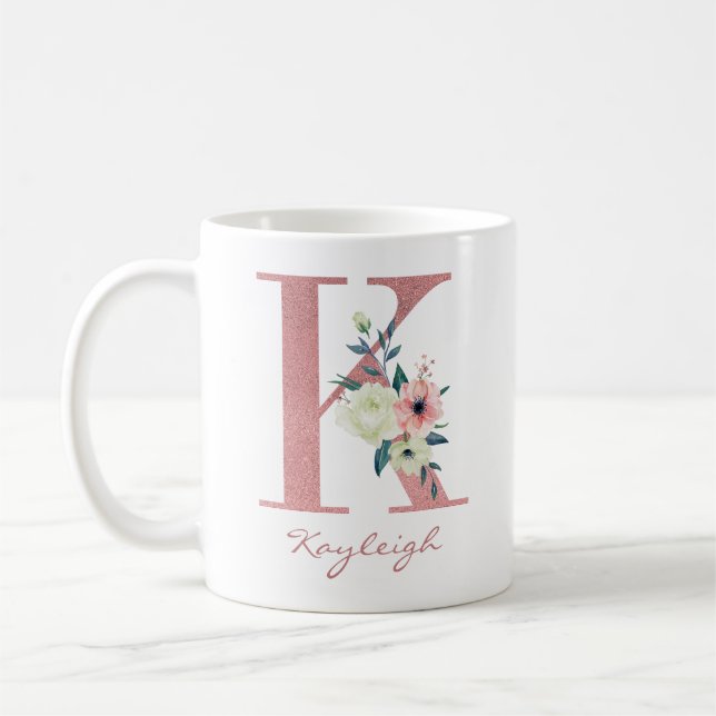 Mug Élégante lettre florale K Bouquet rose et ivoire (Gauche)