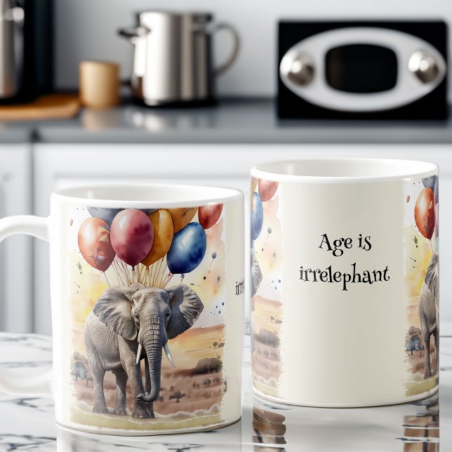 Mug Elephant et ballons Jouer sur des mots Anniversair (Age is Irrelephant Funny Birthday Mug)