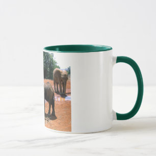 MUG ÉLÉPHANT ÉTANT CHARGÉ LE KENYA