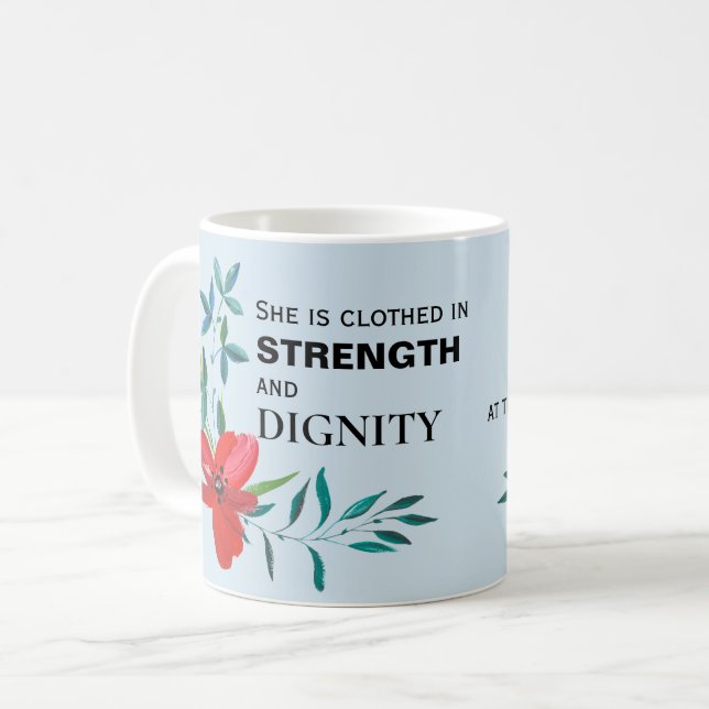 Mug Elle est habillée de force et de dignité (Devant gauche)
