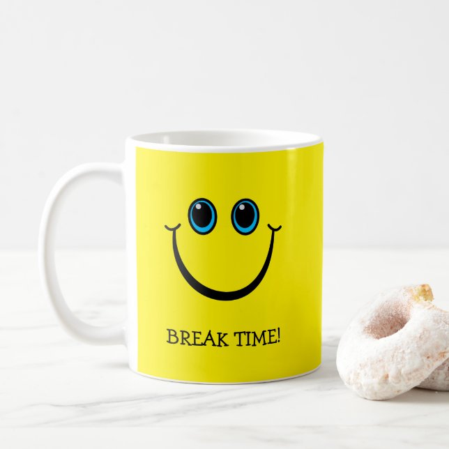 Mug Emoji de sourire jaune font face au temps de (Avec donut)