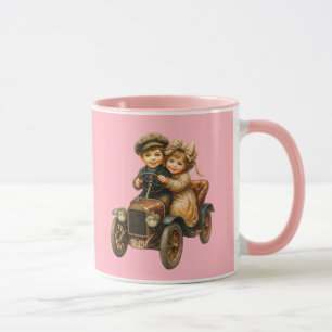 Mug Enfants en voiture ancienne sur fond rose vintage.