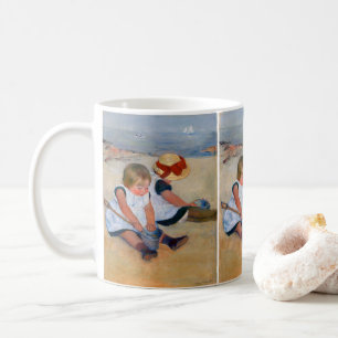 Mug Enfants jouant sur la plage