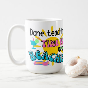 Mug Enseignement fait. L'heure de la plage avec soleil