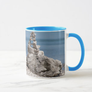 Mug États-Unis, Michigan. Tours de pierre sur la plage