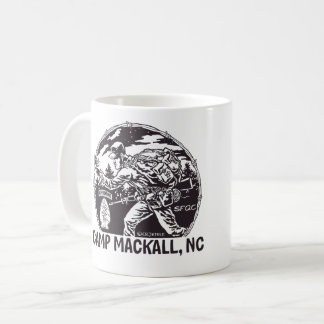 Mug Étiquette aéroportée "de Mackall de camp" -