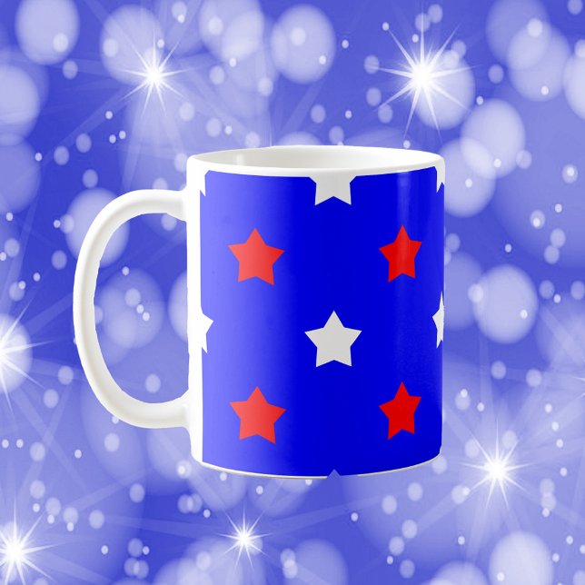Mug Étoiles Rouge Blanc Motif Bleu Arrière - plan (A mug with a pattern of red and white stars on a blue background)
